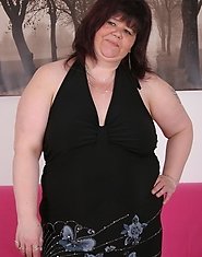 This huge mama knows how to please herself